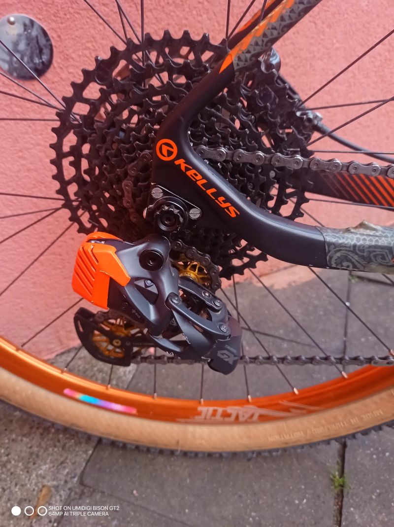 Kellys ctage 29- Sram GX Eagle AXS-shimano -xt-carbon 