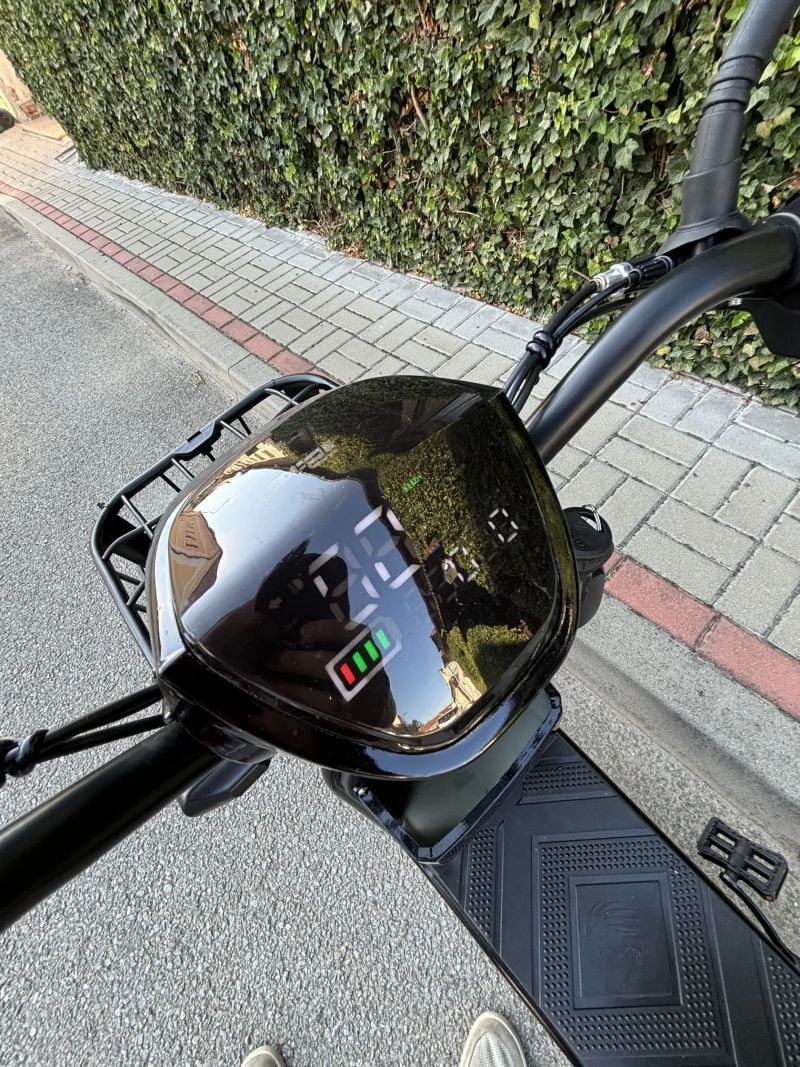 Nový elektro skútr – bez SPZ, alarm, světla, LCD panel, pohodlná jízda