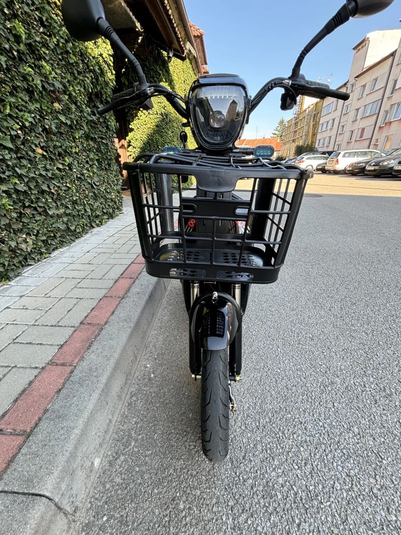 Nový elektro skútr – bez SPZ, alarm, světla, LCD panel, pohodlná jízda