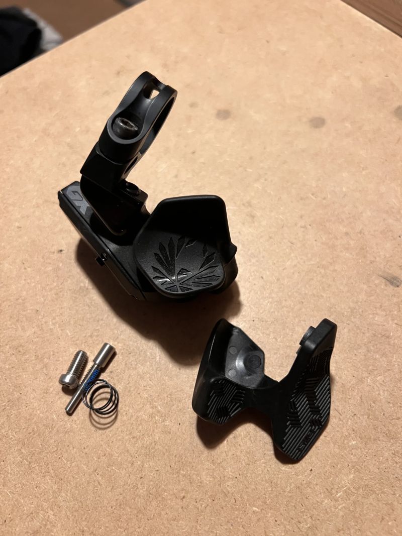 Řazení Sram GX AXS - obě varianty(kolibka i rocker paddle)