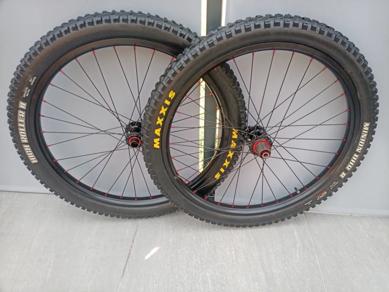 Vypletená DH kola 26"