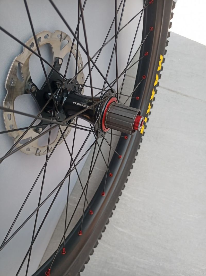 Vypletená DH kola 26"