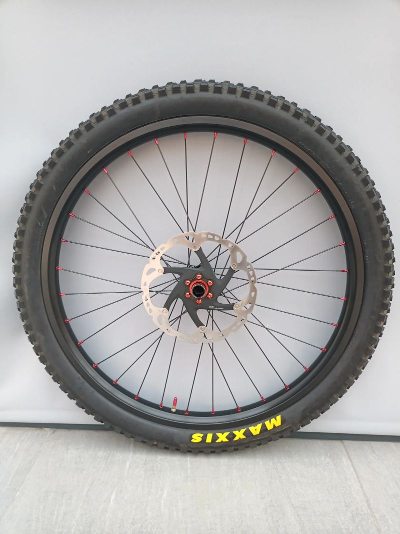 Vypletená DH kola 26"