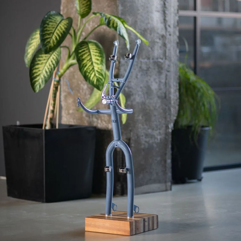 Prodám plastiku - věšák s cyklistickou tematikou 