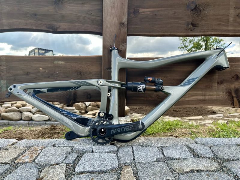 Ibis Ripmo V2 vel.L včetně karbonových klik a hlavového složení