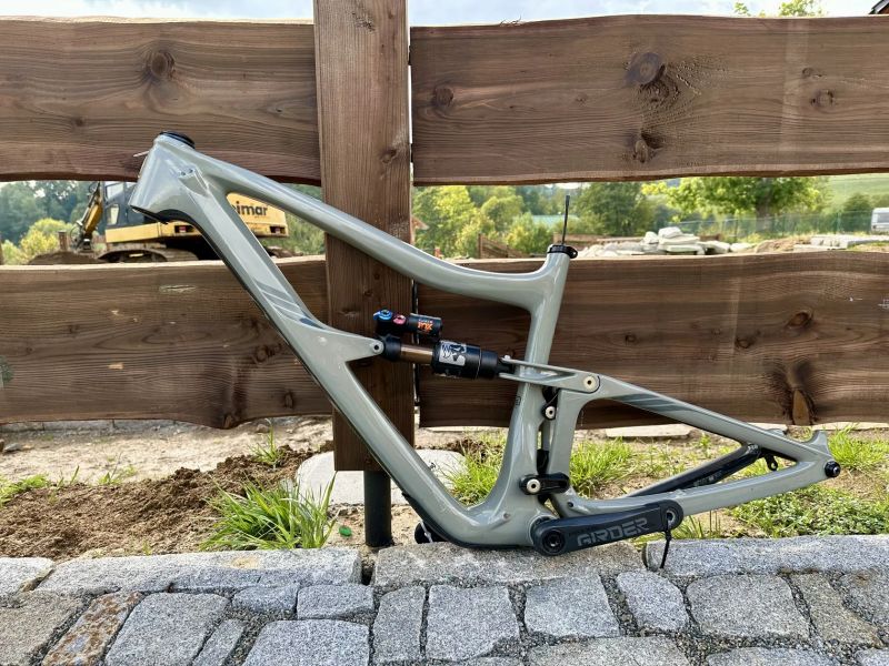 Ibis Ripmo V2 vel.L včetně karbonových klik a hlavového složení