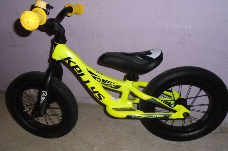 Prodám dětské odrážedlo KELLYS KITE 12“.