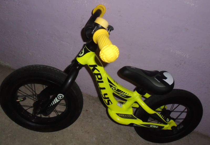 Prodám dětské odrážedlo KELLYS KITE 12“.