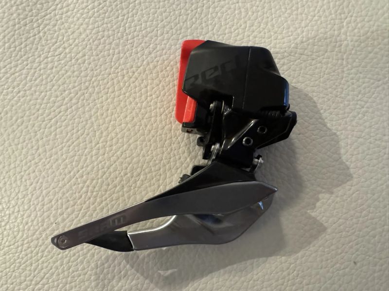 SRAM Red eTap AXS přesmyk 2 x 12