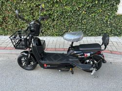 Elektrická koloběžka 350W – nová, se sedátkem, světly a alarmem, bez registrace