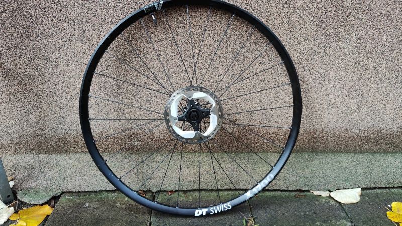 Zadní zapletené kolo DT Swiss X1700