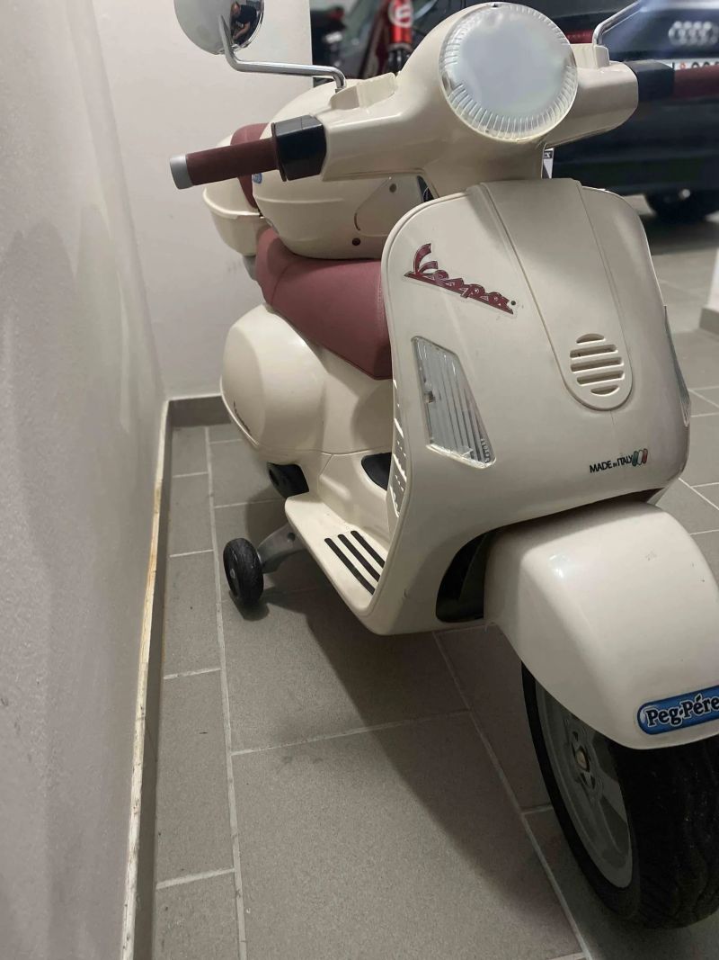 dětské elektrické vozidlo skútr PEG PEREGO VESPA
