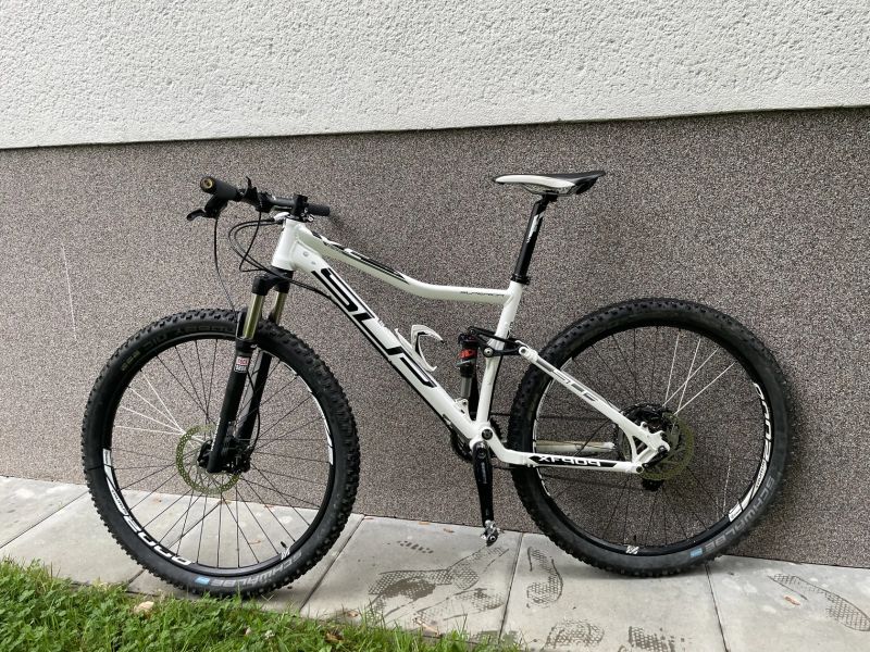 Celoodpružené kolo Superior XF90