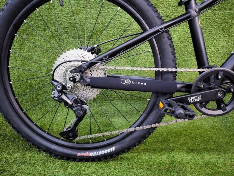 !!!NOVÝ!!! Kubikes 24S Trail AIR Black 9,7kg, vzduch. vidlice. SKLADEM na prodejně