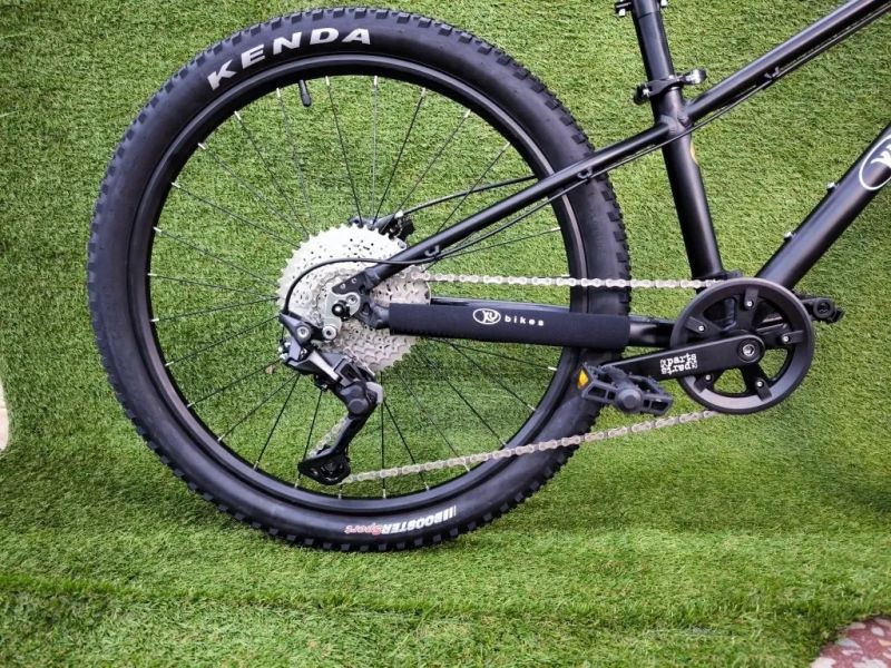 !!!NOVÝ!!! Kubikes 24S Trail AIR Black 9,7kg, vzduch. vidlice. SKLADEM na prodejně