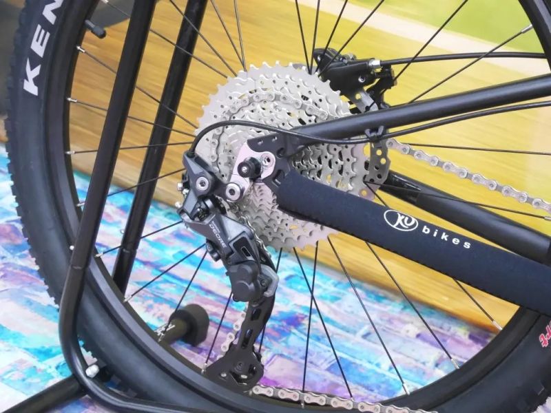 !!!NOVÝ!!! Kubikes 24S Trail AIR Black 9,7kg, vzduch. vidlice. SKLADEM na prodejně