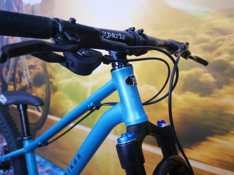 !!!NOVÝ!!! Kubikes 24S Trail AIR Tyrkys, 9,7kg, vzduch. vidlice. SKLADEM na prodejně