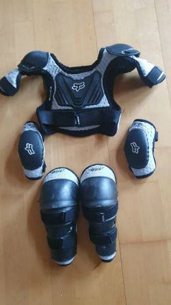 dětské chrániče hrudi, kolen a loktů zn. FOX PeeWee Titan