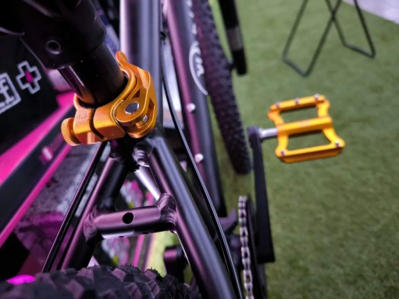 !!!NOVÝ!!! Kubikes 24S Trail AIR Black - laser GOLD, 9,7kg, vzduch. vidlice. SKLADEM na prodejně