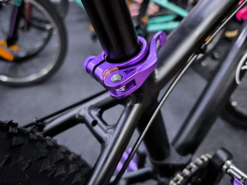 !!!NOVÝ!!! Kubikes 24S Trail AIR Black - laser PURPLE, 9,7kg, vzduch. vidlice. SKLADEM na prodejně