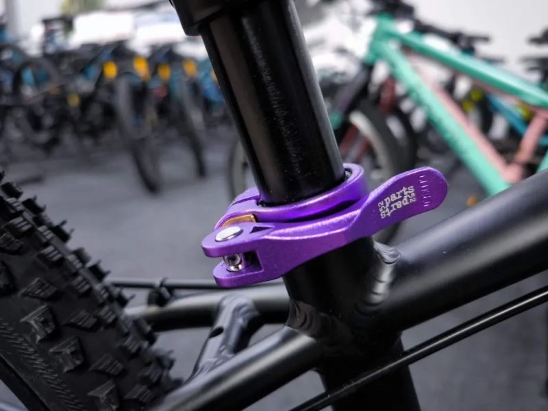 !!!NOVÝ!!! Kubikes 24S Trail AIR Black - laser PURPLE, 9,7kg, vzduch. vidlice. SKLADEM na prodejně