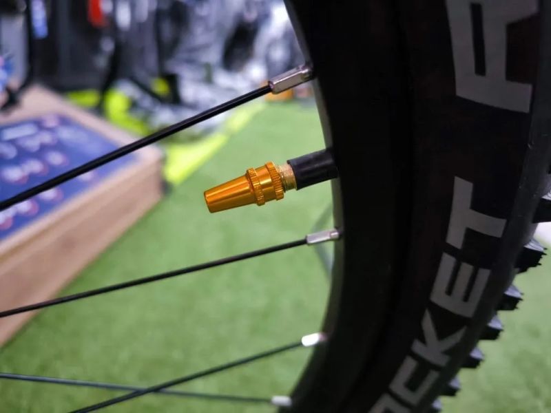 !!!NOVÝ!!! Kubikes 20S MTB Disc Black - laser GOLD, 8,8kg, vzduch. vidlice. SKLADEM na prodejně