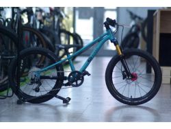 !!!NOVÝ!!! Kubikes 20S MTB Disc Tyrkys, 8,8kg, vzduch. vidlice. SKLADEM na prodejně