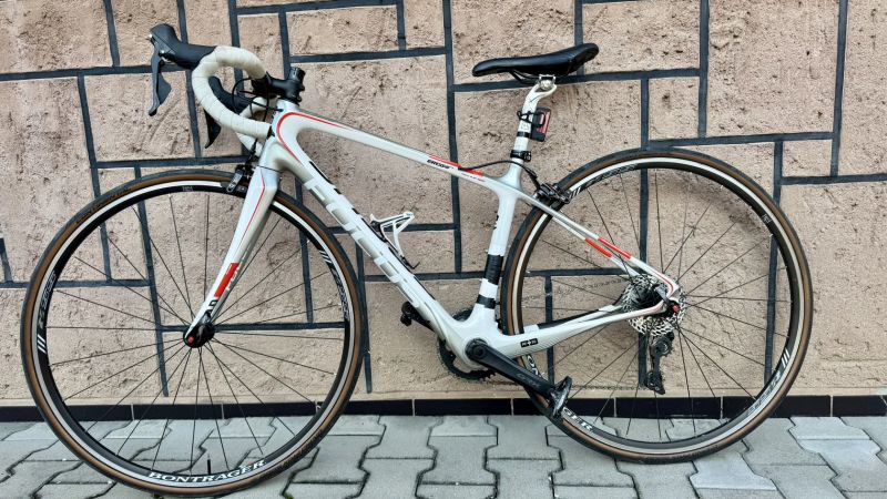 Silniční juniorské karbonové kolo Focus