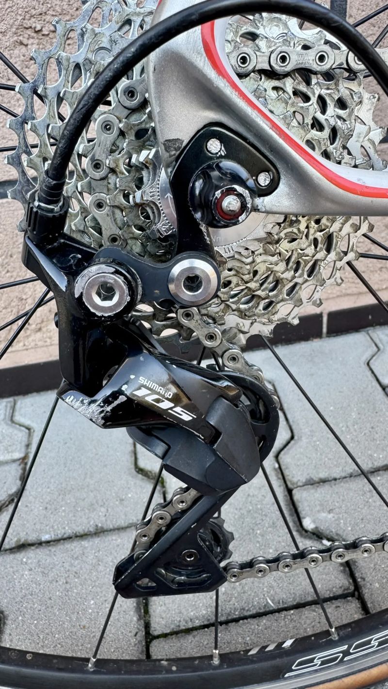 Silniční juniorské karbonové kolo Focus