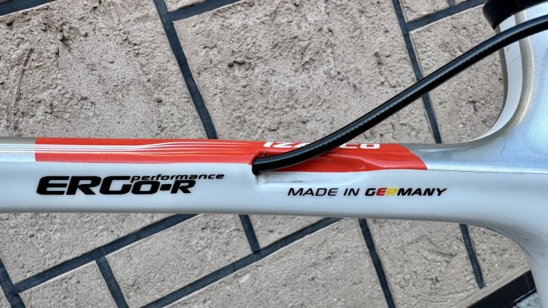 Silniční juniorské karbonové kolo Focus