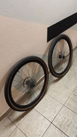 Karbonová kola Van Rysel VR35 (road/gravel) SRAM XDR