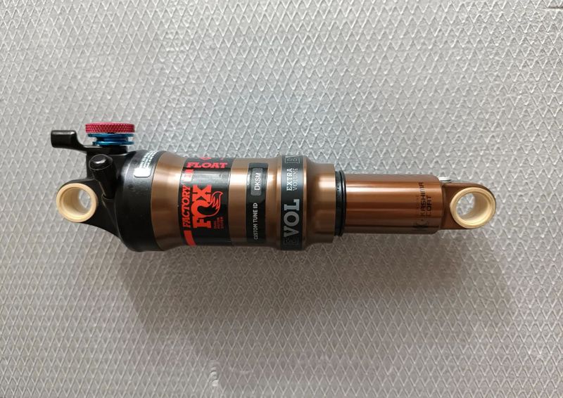 Tlumič Fox Float Factory DPS Remote PTU, 2P