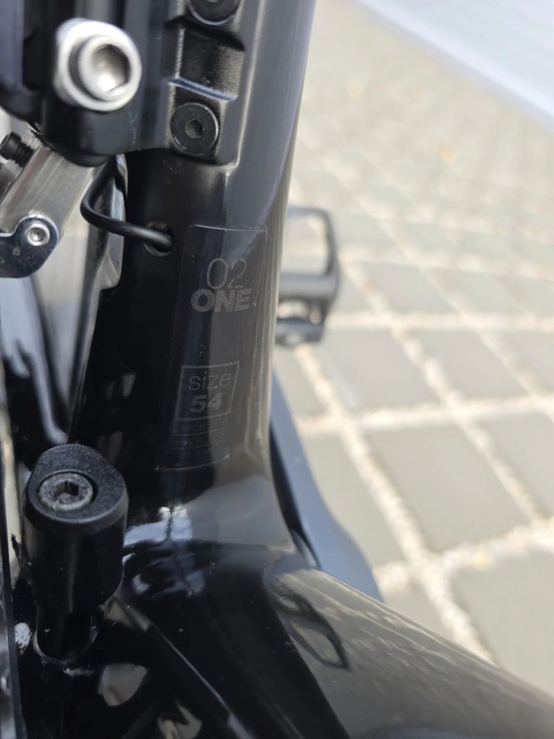 Silniční kolo BMC Roadmachine ONE 02 Carbon 2021 Ultegra Di2 – velikost 54cm (M)