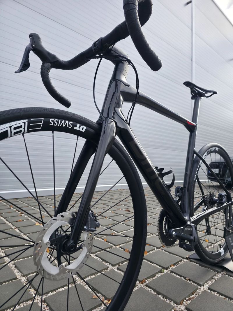 Silniční kolo BMC Roadmachine ONE 02 Carbon 2021 Ultegra Di2 – velikost 54cm (M)