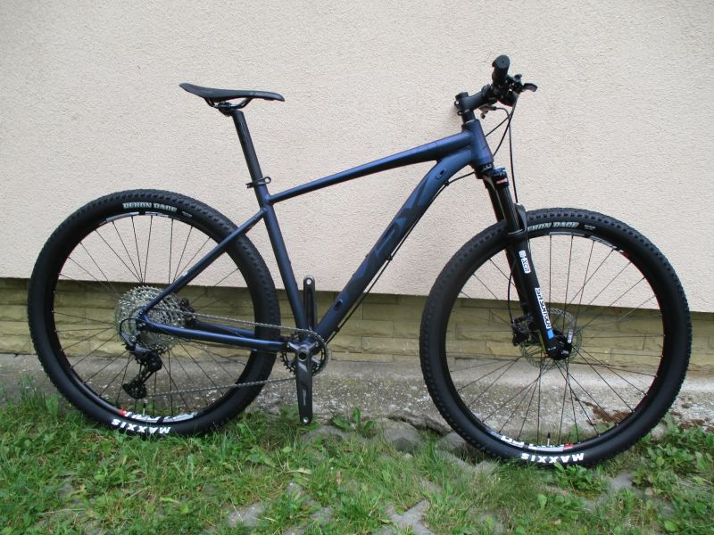 Nové 29" kolo na rámu MRX Sport TB25 19", vzduch. vidlice Suntour XCR, Shimano Deore 1x11, pevná osa