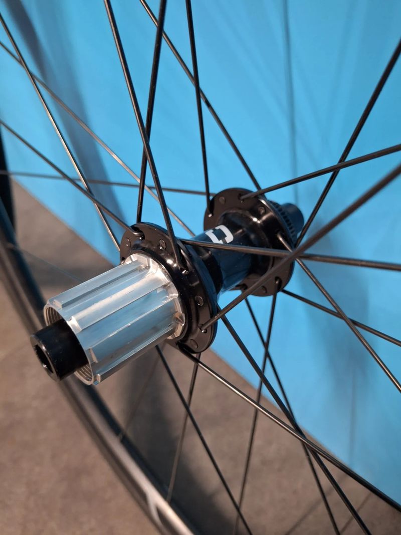 Zapletená kola Microtech MCT