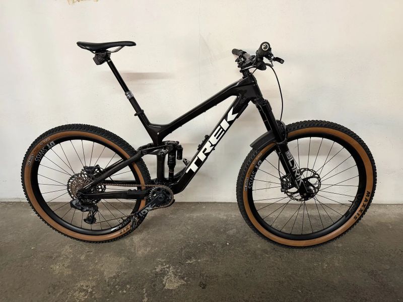 Trek celoodpruzene karbonove horske kolo