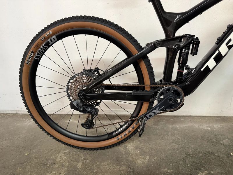 Trek celoodpruzene karbonove horske kolo