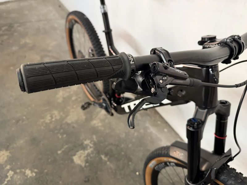 Trek celoodpruzene karbonove horske kolo