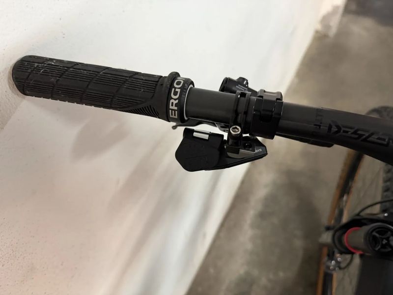 Trek celoodpruzene karbonove horske kolo