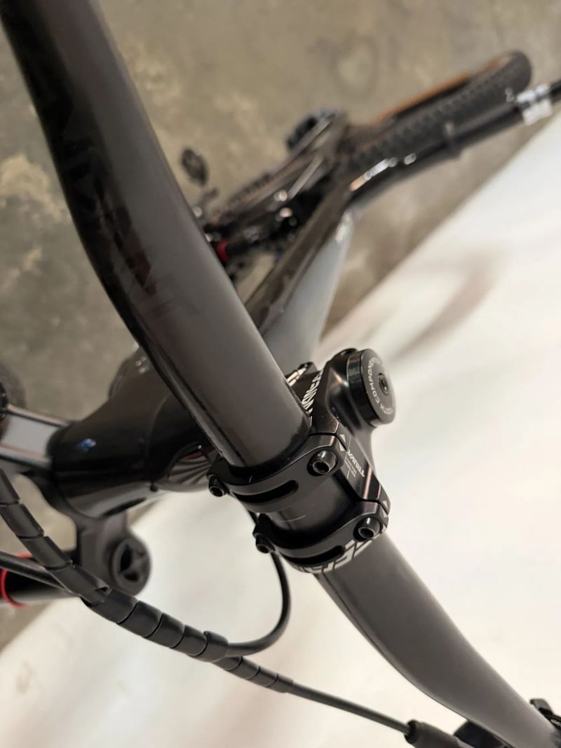 Trek celoodpruzene karbonove horske kolo