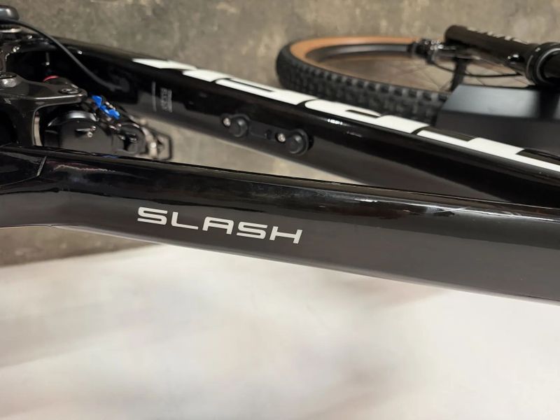 Trek celoodpruzene karbonove horske kolo