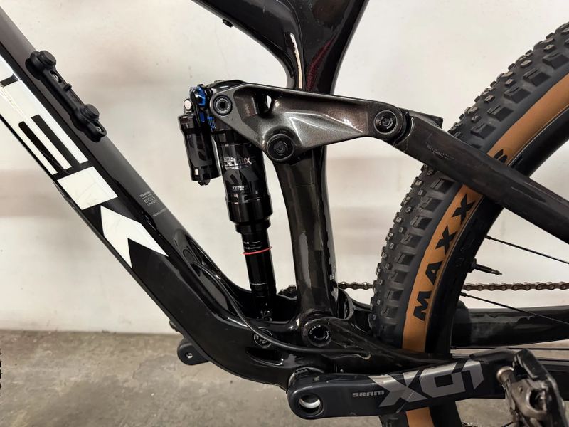 Trek celoodpruzene karbonove horske kolo