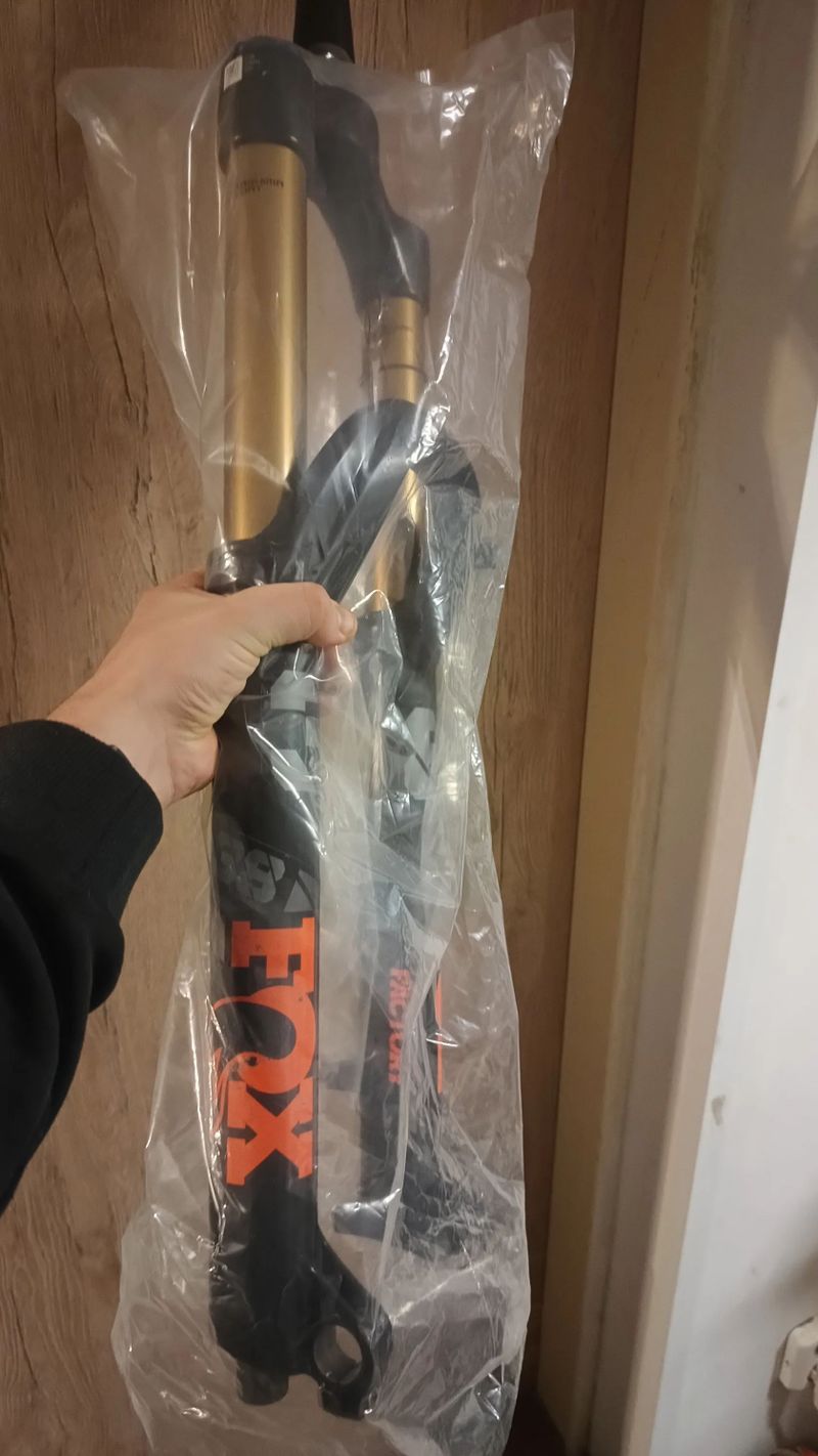 *Vyservisovana* Vidlice Fox Factory Kashima 38 180mm