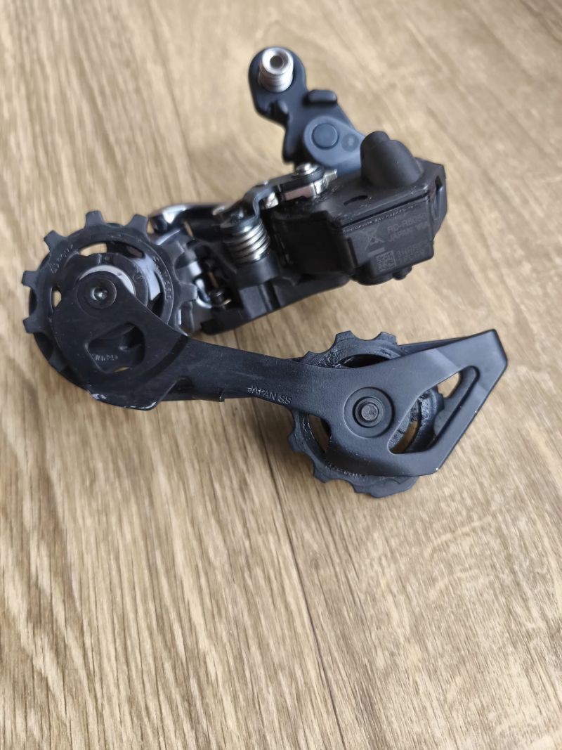 Shimano Ultegra Di2 11s sada (bez pák), kazeta 14–28, nová nabíječka