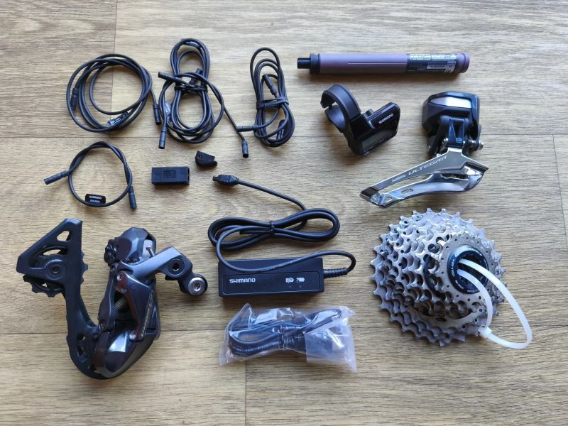 Shimano Ultegra Di2 11s sada (bez pák), kazeta 14–28, nová nabíječka