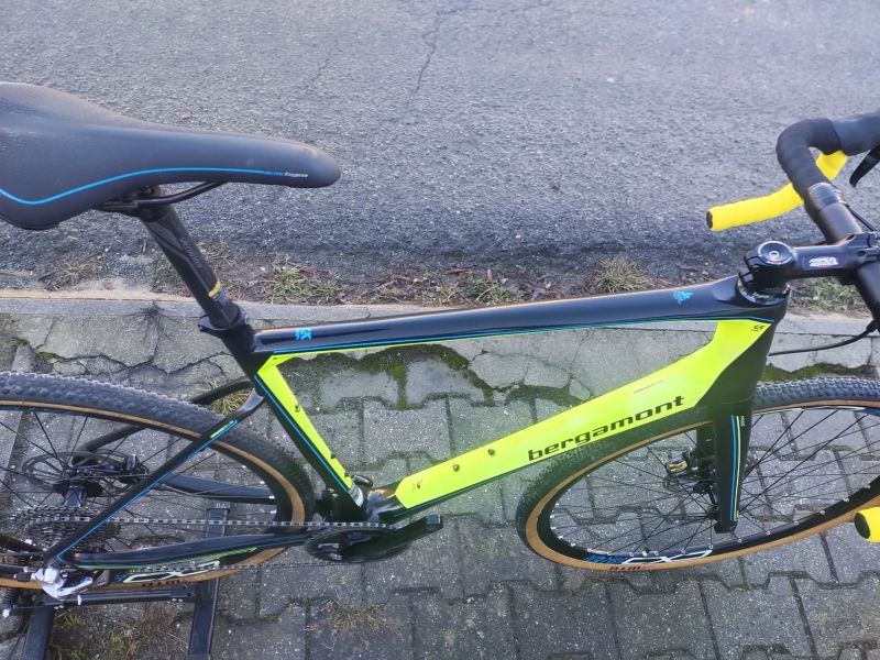 KARBONOVÉ GRAVEL KOLO BERGAMONT