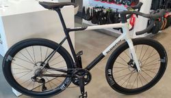 SUPERIOR RR 9.8 Matte Carbon / White, vel. 54 cm (M) 