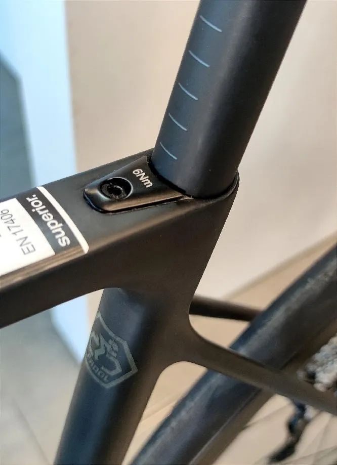 SUPERIOR RR 9.8 Matte Carbon / White, vel. 54 cm (M) 