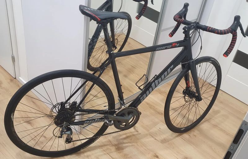 Author Aura RX4 + pláště Roadsport